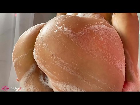 ❤️ Donkerkop masturbeer poes met vibrator tot intense orgasme in stort ☑ Seks by ons